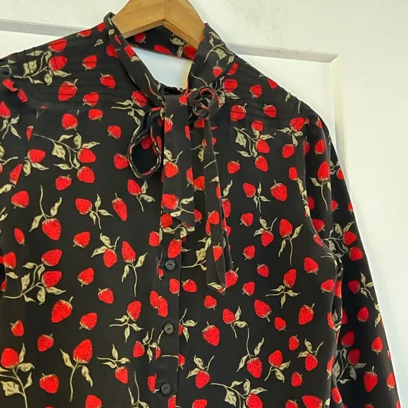 Vintage Juicy Couture 100% Silk Front Tie/Bow Strawberry Print Blouse S - Picture 7 of 13